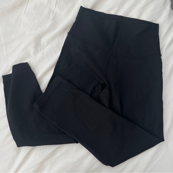 Lululemon Cropped Wunder Under Leggings - Picture 2 of 3